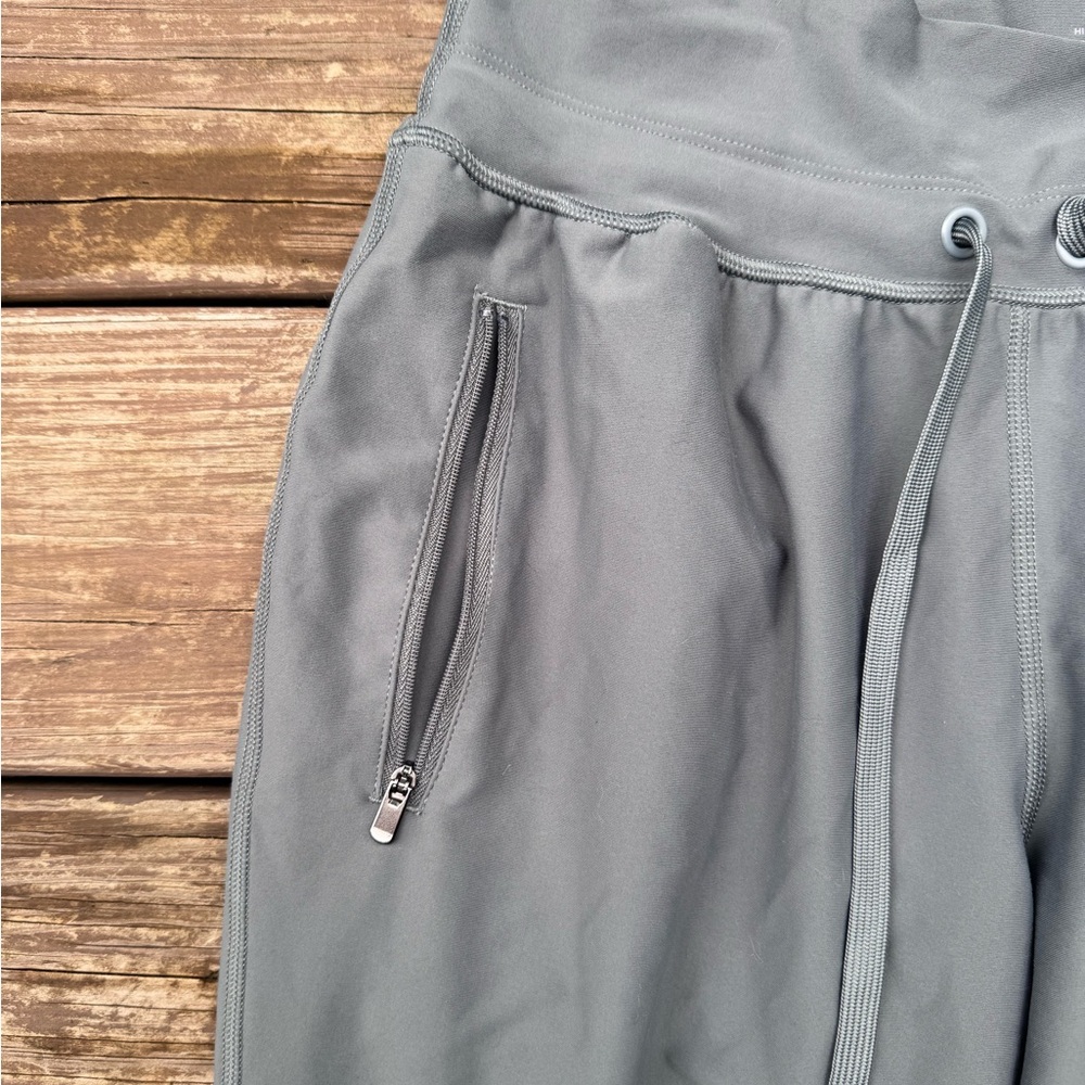 Old Navy Gray Sweatpants with Elastic Waistband and Tapered Ankles - Picture 4 of 4